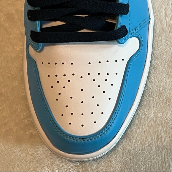 Air Jordan 1 Low UNC 2021 - Picture 14 of 17